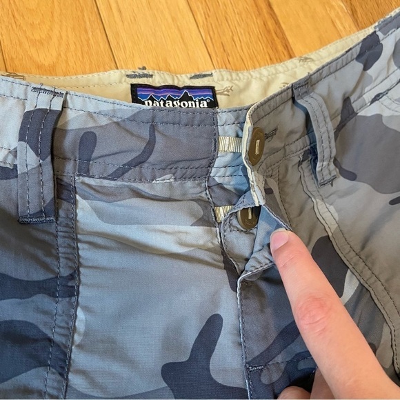 Patagonia Men’s Grey Camouflage Lightweight Shorts Size 29 - Picture 3 of 11